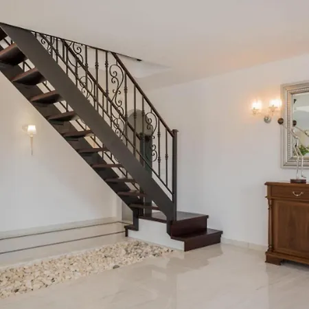 Premium Zakynthos 5 Bedrooms Nezuko Spacious Furnished Sun Terrace Outdoor Dining And Sitting Area Private Outdoor Pool And, Sarakinádhon