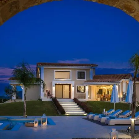 Premium Zakynthos 5 Bedrooms Nezuko Spacious Furnished Sun Terrace Outdoor Dining And Sitting Area Private Outdoor Pool And, Sarakinádhon